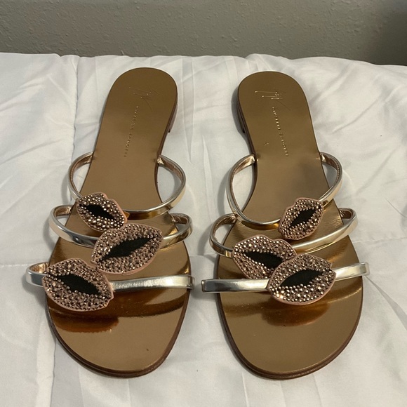 Giuseppe Zanotti Lips Three-Band Flat Slide Sandal size 9. - Picture 5 of 12